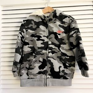 NWOT🖤Reebok Boys 4T Grey Camo Hoodie with Faux Sherpa Hood